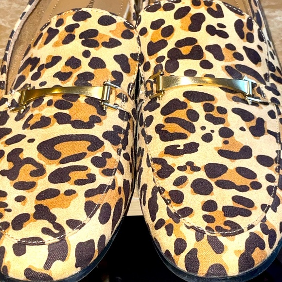 Beautiful Leopard Print Loafers - Picture 8 of 11